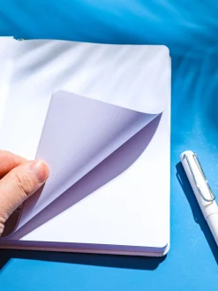 MINISO Quaderno Happy Earth Con Elastico (1Pz)